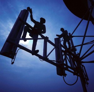 Elettrosmog, il governo alza i limiti