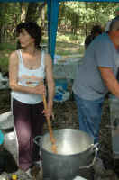 020_Dimostrazione_di_produzione_artigianale_di_formaggi_e_ricotte_002.JPG.jpg (263704 byte)