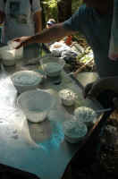 024_Dimostrazione_di_produzione_artigianale_di_formaggi_e_ricotte_006.JPG.jpg (217157 byte)
