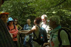 017_Gabriele_spiega_il_territorio.jpg (125081 byte)
