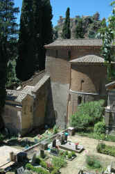 051_inizia_la_salita_dall'antico_cimitero.jpg (299126 byte)