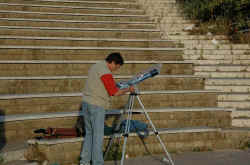 002_Fabio_posiziona_i_telescopi.jpg (127626 byte)